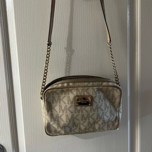 Micheal Kors purse